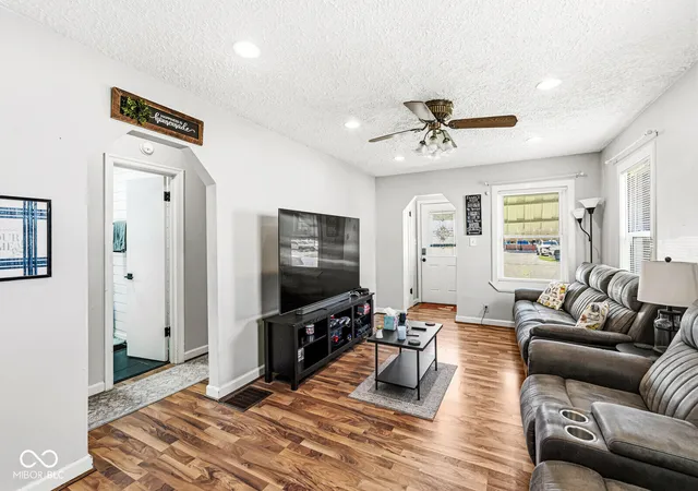 Photo 4 of Single family home for sale at 41 S Post Rd, Indianapolis, IN 46219 | MLS# 22110737 | Listing updated on 2026-06-28