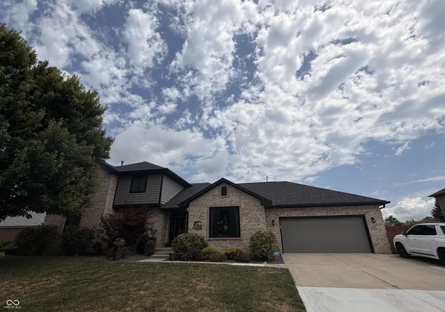 Photo 3 of Single family home for sale at 2225 Marina Ct, Greenwood, IN 46143 | MLS# 22110746 | Listing updated on 2026-09-26
