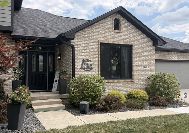 Photo 4 of Single family home for sale at 2225 Marina Ct, Greenwood, IN 46143 | MLS# 22110746 | Listing updated on 2026-09-26