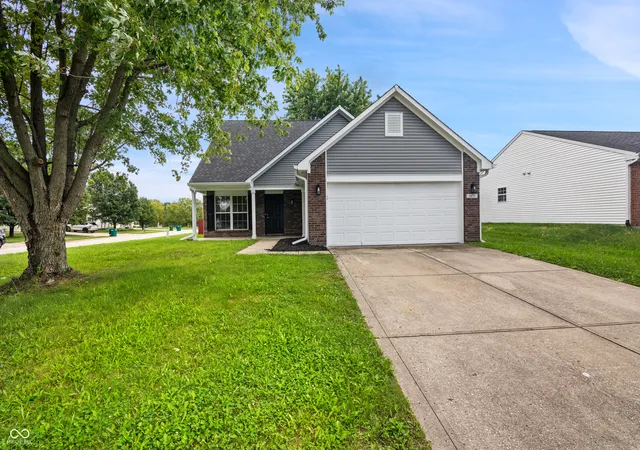 Photo 2 of Sale Pending at 6477 Oyster Key Ln, Plainfield, IN 46168 | MLS# 22110765 | Listing updated on 2026-09-03