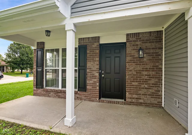Photo 3 of Sale Pending at 6477 Oyster Key Ln, Plainfield, IN 46168 | MLS# 22110765 | Listing updated on 2026-09-03