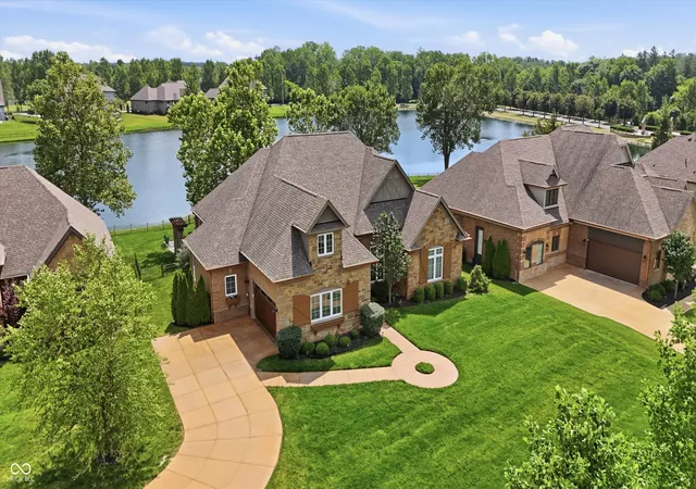 Homes for sale in Zionsville, IN | 11699 West Dr, Zionsville, IN 46077 | MLS# 22110813