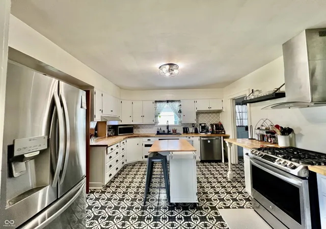 4th image of 1995 S Main St, Vallonia, IN 47281 | MLS# 22110815