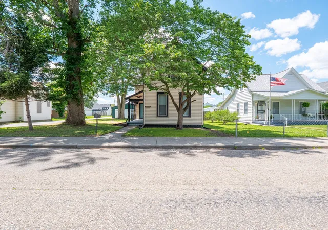 2nd image of 2140 S Delaware St, Indianapolis, IN 46225 | MLS# 22110823