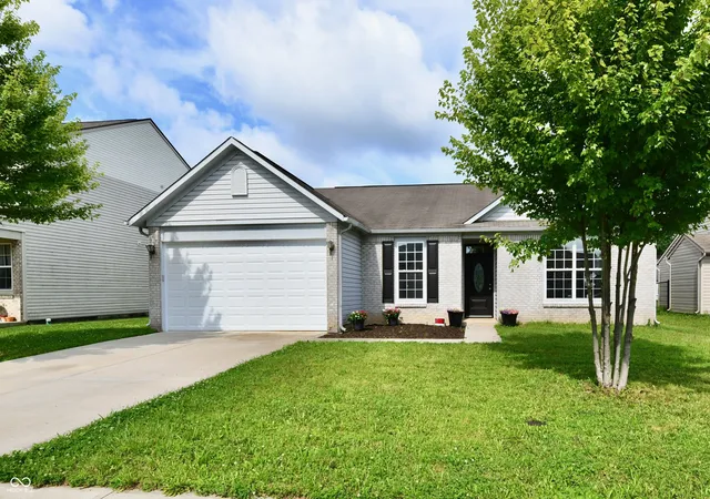 Photo 1 of Single family home for sale at 2748 Rothe Ln, Indianapolis, IN 46229 | MLS# 22110838 | Listing updated on 2026-09-24