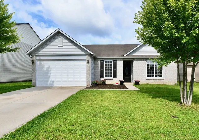 Photo 3 of Single family home for sale at 2748 Rothe Ln, Indianapolis, IN 46229 | MLS# 22110838 | Listing updated on 2026-09-24
