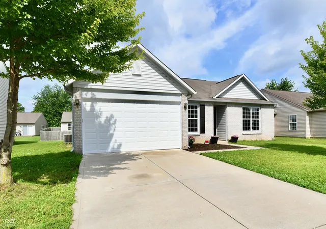 Photo 3 of Single family home for sale at 2748 Rothe Ln, Indianapolis, IN 46229 | MLS# 22110838 | Listing updated on 2026-09-24