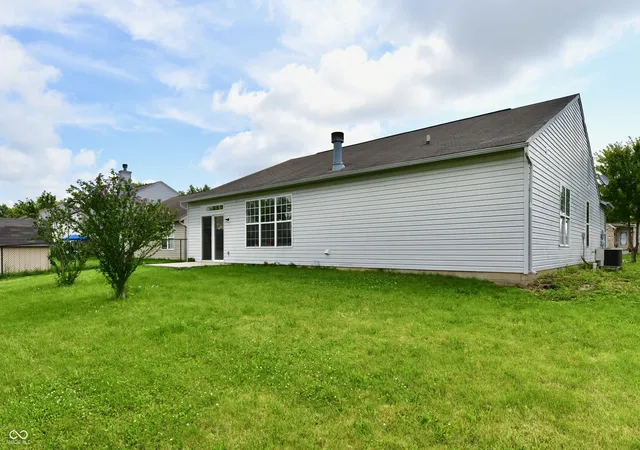 Photo 4 of Single family home for sale at 2748 Rothe Ln, Indianapolis, IN 46229 | MLS# 22110838 | Listing updated on 2026-09-24