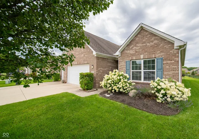 3rd image of 3190 S Courtney Dr, New Palestine, IN 46163 | MLS# 22110839