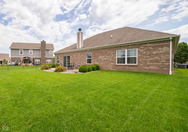 36th image of 3190 S Courtney Dr, New Palestine, IN 46163 | MLS# 22110839