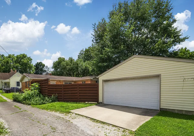 Photo 2 of Single family home for sale at 15 W Joseph St, Brazil, IN 47834 | MLS# 22110843 | Listing updated on 2026-10-18