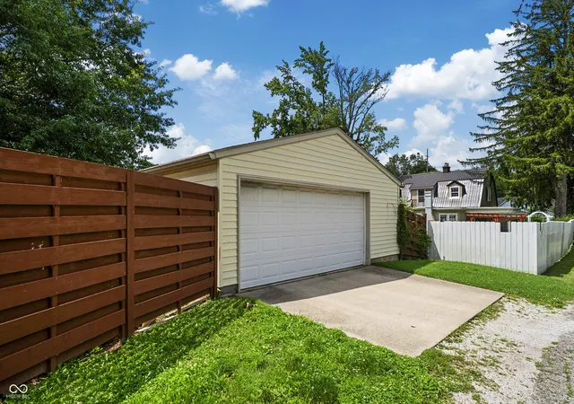 Photo 3 of Single family home for sale at 15 W Joseph St, Brazil, IN 47834 | MLS# 22110843 | Listing updated on 2026-09-22