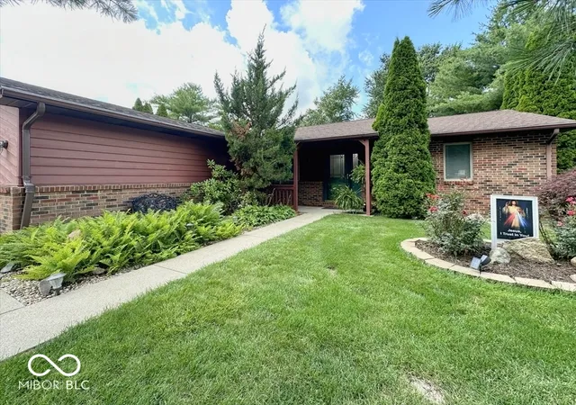 Photo 2 of Sale Pending at 1309 Ruhl Meadows Ct, Kokomo, IN 46902 | MLS# 22110850 | Listing updated on 2026-08-10