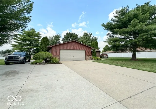 Photo 2 of Sale Pending at 1309 Ruhl Meadows Ct, Kokomo, IN 46902 | MLS# 22110850 | Listing updated on 2026-08-10