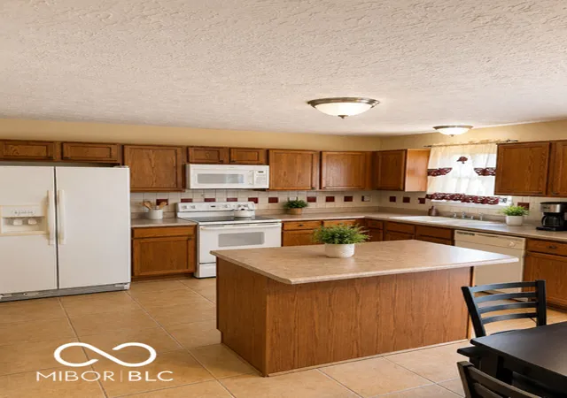 Photo 3 of Single family home for sale at 3714 Carroll Farms Dr, Indianapolis, IN 46235 | MLS# 22110860 | Listing updated on 2026-09-30
