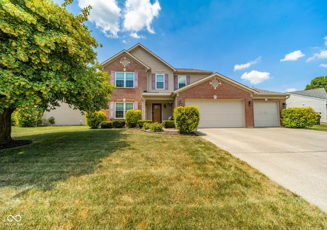 1st image of 5721 Columbia Cir, Greenwood, IN 46142 | MLS# 22110864