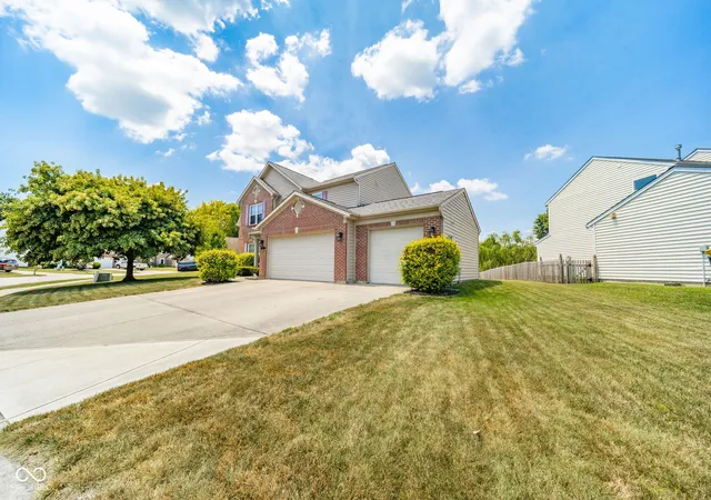 2nd image of 5721 Columbia Cir, Greenwood, IN 46142 | MLS# 22110864