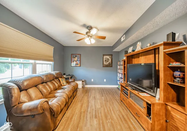 5th image of 5721 Columbia Cir, Greenwood, IN 46142 | MLS# 22110864