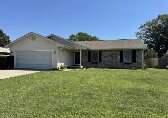 Photo 2 of Sale Pending at 618 Idlewood Ct, Seymour, IN 47274 | MLS# 22110869 | Listing updated on 2026-08-21