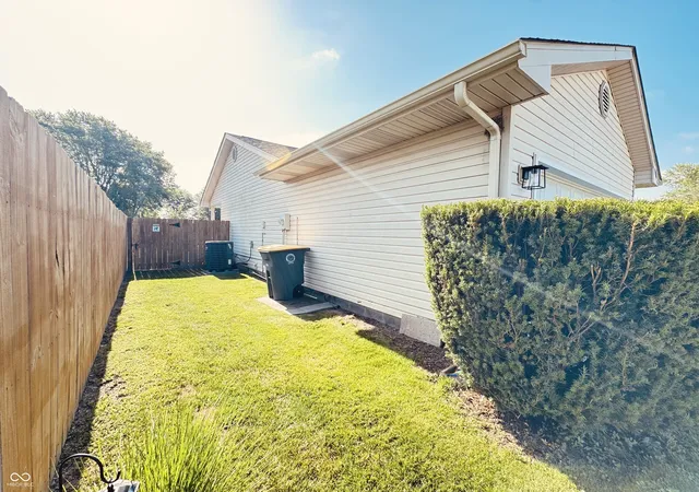 Photo 3 of Sale Pending at 618 Idlewood Ct, Seymour, IN 47274 | MLS# 22110869 | Listing updated on 2026-08-21
