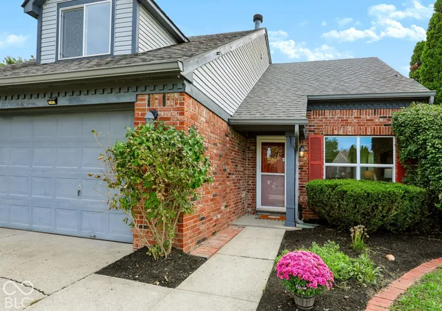 Photo 2 of Sale Pending at 11090 Lake Run Dr, Fishers, IN 46038 | MLS# 22110872 | Listing updated on 2026-09-30