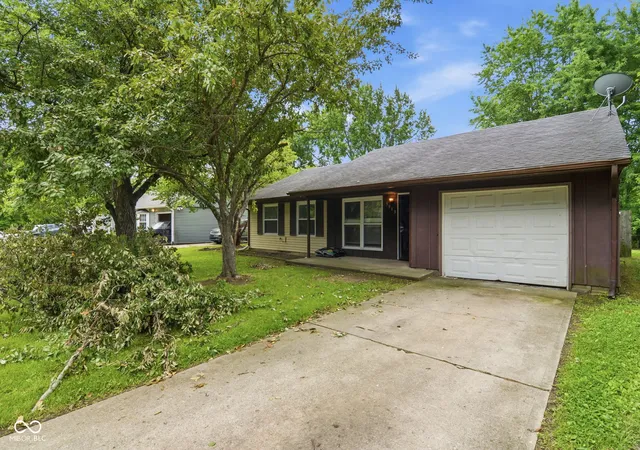 Photo 2 of Single family home for sale at 5913 Dunseth Ct, Indianapolis, IN 46254 | MLS# 22110884 | Listing updated on 2026-08-27