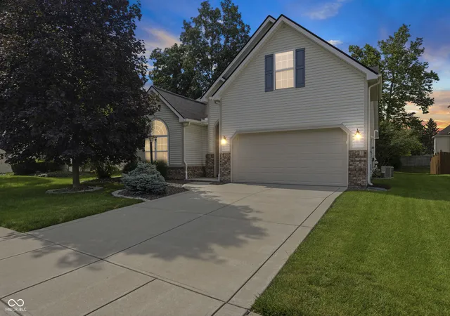 2nd image of 5871 Lost Oaks, Carmel, IN 46033 | MLS# 22110885