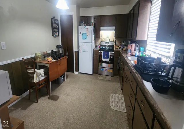 Photo 3 of Sale Pending at 1328 S G St, Elwood, IN 46036 | MLS# 22110894 | Listing updated on 2026-09-12