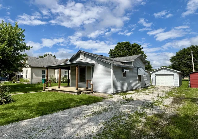 Homes for sale in Coatesville, IN | 5075 Broadway St, Coatesville, IN 46121 | MLS# 22110923