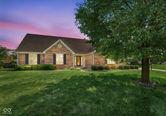 Homes for sale in Indianapolis, IN | 8051 Castle Cove Rd, Indianapolis, IN 46256 | MLS# 22110924