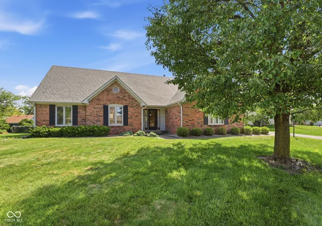 Homes for sale in Indianapolis, IN | 8051 Castle Cove Rd, Indianapolis, IN 46256 | MLS# 22110924