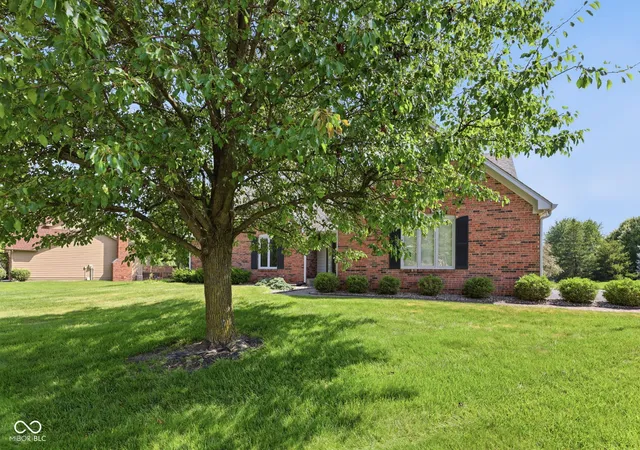 Homes for sale in Indianapolis, IN | 8051 Castle Cove Rd, Indianapolis, IN 46256 | MLS# 22110924