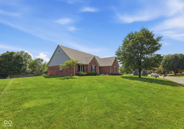 Homes for sale in Indianapolis, IN | 8051 Castle Cove Rd, Indianapolis, IN 46256 | MLS# 22110924