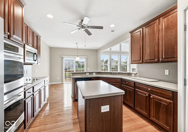 Photo 3 of Sale Pending at 613 Hummingbird Dr, Brownsburg, IN 46112 | MLS# 22110926 | Listing updated on 2026-08-26