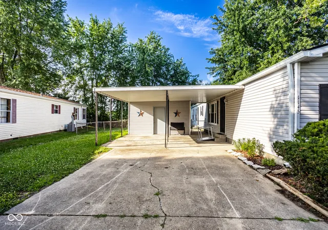 3rd image of 1145 Southpointe Dr, Franklin, IN 46131 | MLS# 22110937