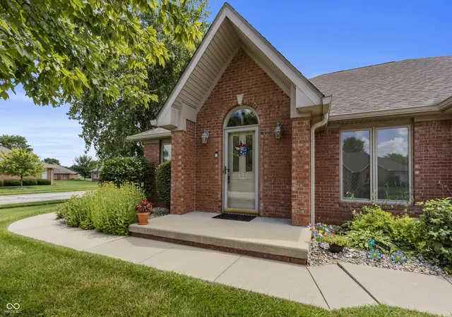 3rd image of 5141 Montpelier Ct, Columbus, IN 47203 | MLS# 22110939