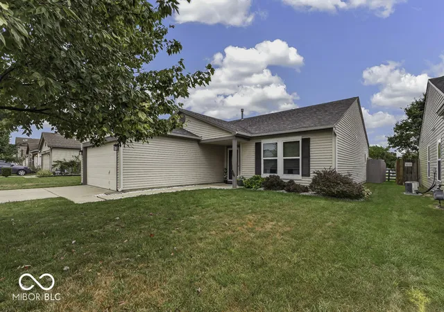 Photo 2 of Single family home for sale at 3335 Summer Breeze Ln, Indianapolis, IN 46239 | MLS# 22110978 | Listing updated on 2026-10-07