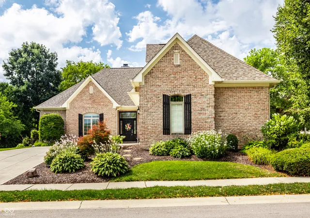 Photo 3 of Single family home for sale at 451 Burlington Ln, Carmel, IN 46032 | MLS# 22110985 | Listing updated on 2026-09-30