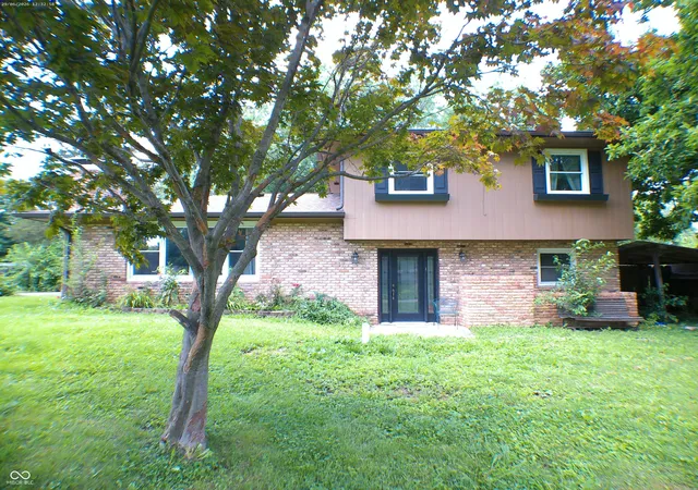 Photo 3 of Sale Pending at 1120 Hillview Dr, Franklin, IN 46131 | MLS# 22110993 | Listing updated on 2026-08-28