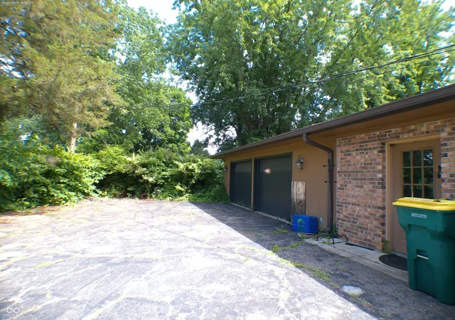 Photo 3 of Sale Pending at 1120 Hillview Dr, Franklin, IN 46131 | MLS# 22110993 | Listing updated on 2026-08-28