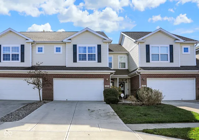 2nd image of 4059 Weston Pointe Dr, Zionsville, IN 46077 | MLS# 22111005