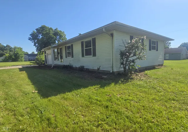 3rd image of 620 S Roosevelt St, Jasonville, IN 47438 | MLS# 22111009