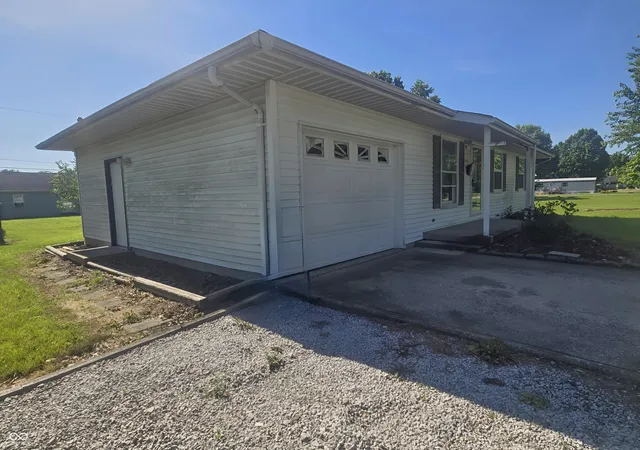 4th image of 620 S Roosevelt St, Jasonville, IN 47438 | MLS# 22111009