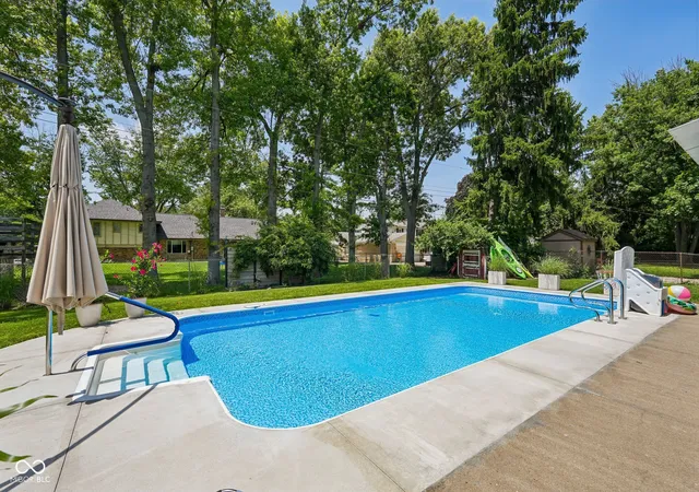 Homes for sale in Indianapolis, IN | 6736 Grosvenor Pl, Indianapolis, IN 46220 | MLS# 22111011