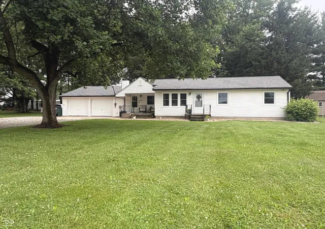 Homes for sale in Clayton, IN | 2002 E County Road 600 Road S, Clayton, IN 46118 | MLS# 22111014