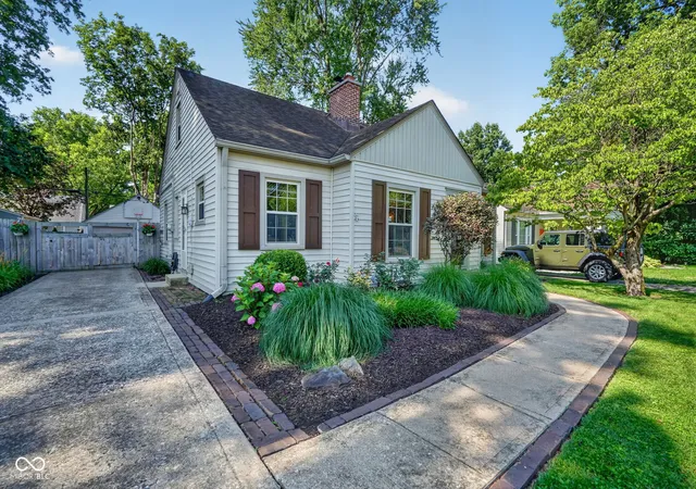 3rd image of 2417 Baur Dr, Indianapolis, IN 46220 | MLS# 22111033