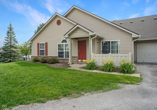 Photo 4 of Sale Pending at 4805 Kelvington Dr, Indianapolis, IN 46254 | MLS# 22111047 | Listing updated on 2026-08-23