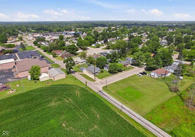 Homes for sale in New Castle, IN | 3049 Brentwood Rd, New Castle, IN 47362 | MLS# 22111055