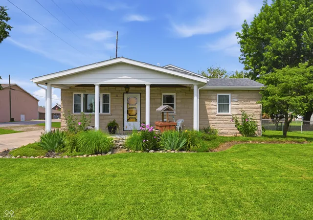 Homes for sale in New Castle, IN | 3049 Brentwood Rd, New Castle, IN 47362 | MLS# 22111055