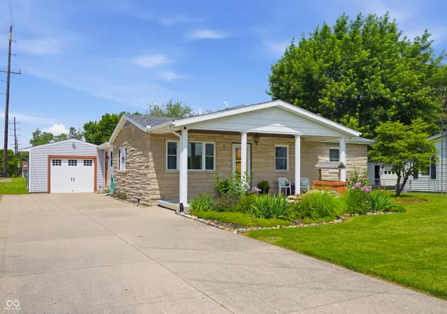 Homes for sale in New Castle, IN | 3049 Brentwood Rd, New Castle, IN 47362 | MLS# 22111055